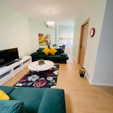 New Apartment In Center Of 地拉那 外观 照片