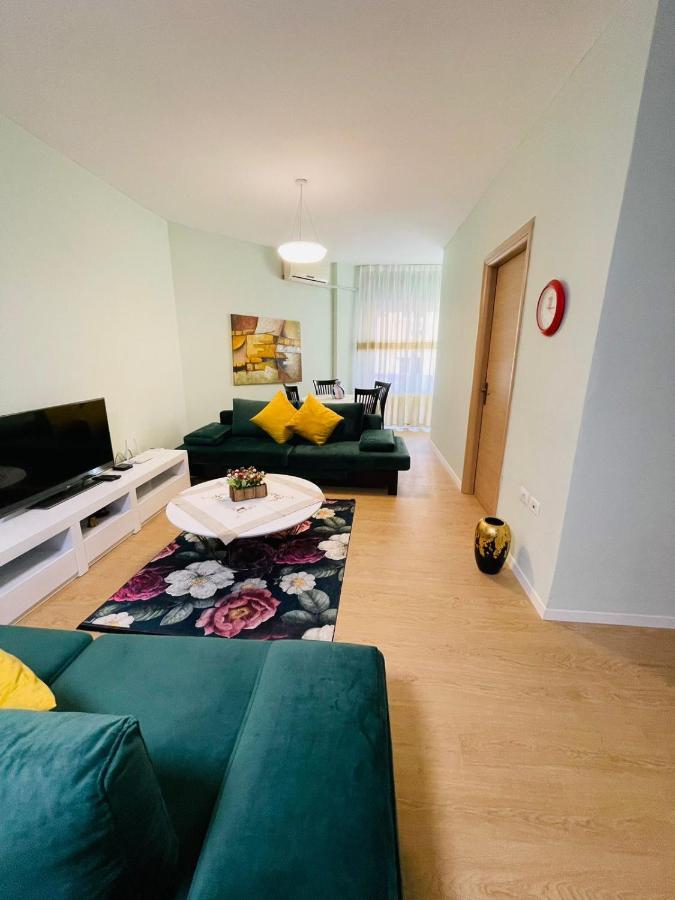New Apartment In Center Of 地拉那 外观 照片