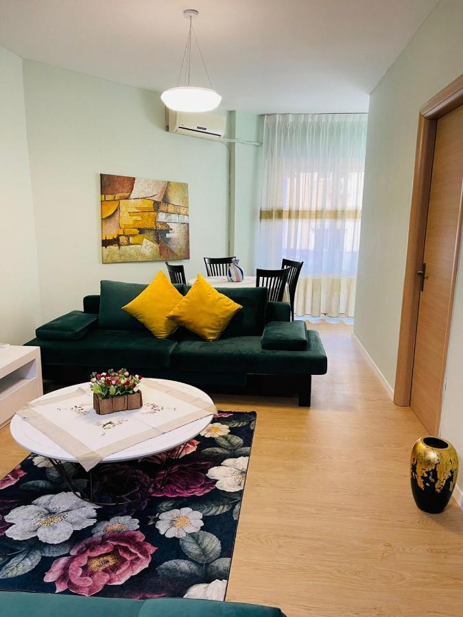 New Apartment In Center Of 地拉那 外观 照片